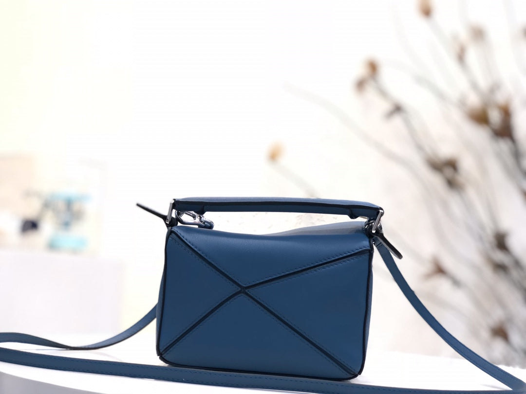 LOE MINI 18 PUZZLE BAG IN NAVY BLUE CALFSKIN