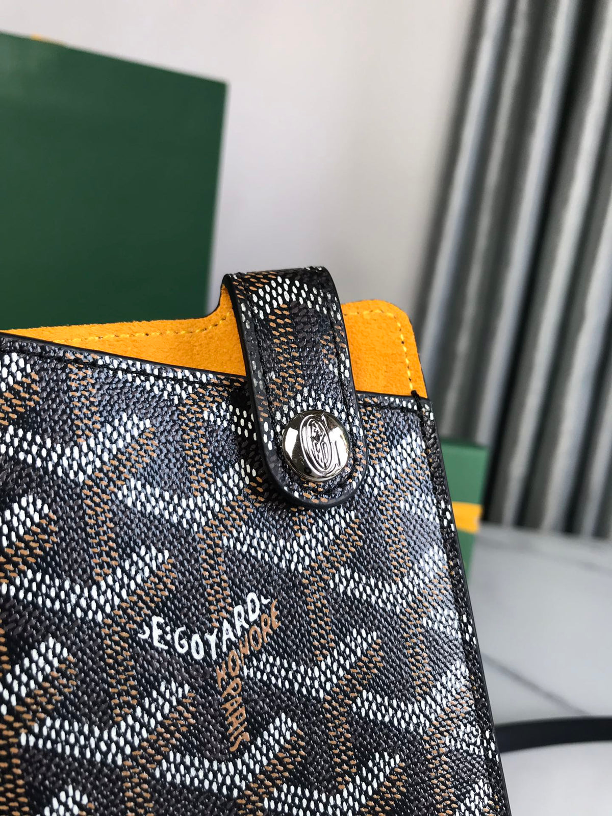 MONTMARTRE GM CASE 18 IN BLACK GOYARDINE CANVAS