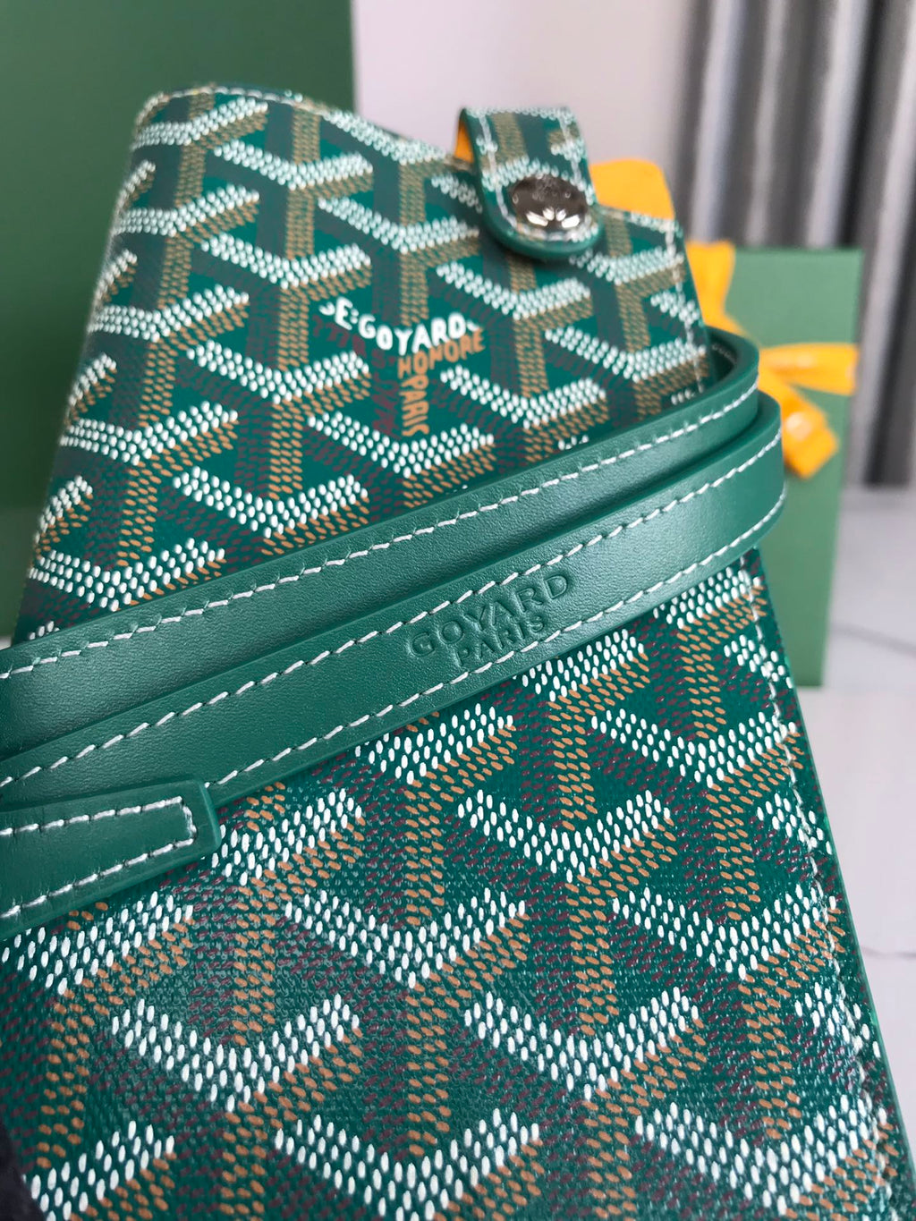 MONTMARTRE GM CASE 18 IN GREEN GOYARDINE CANVAS