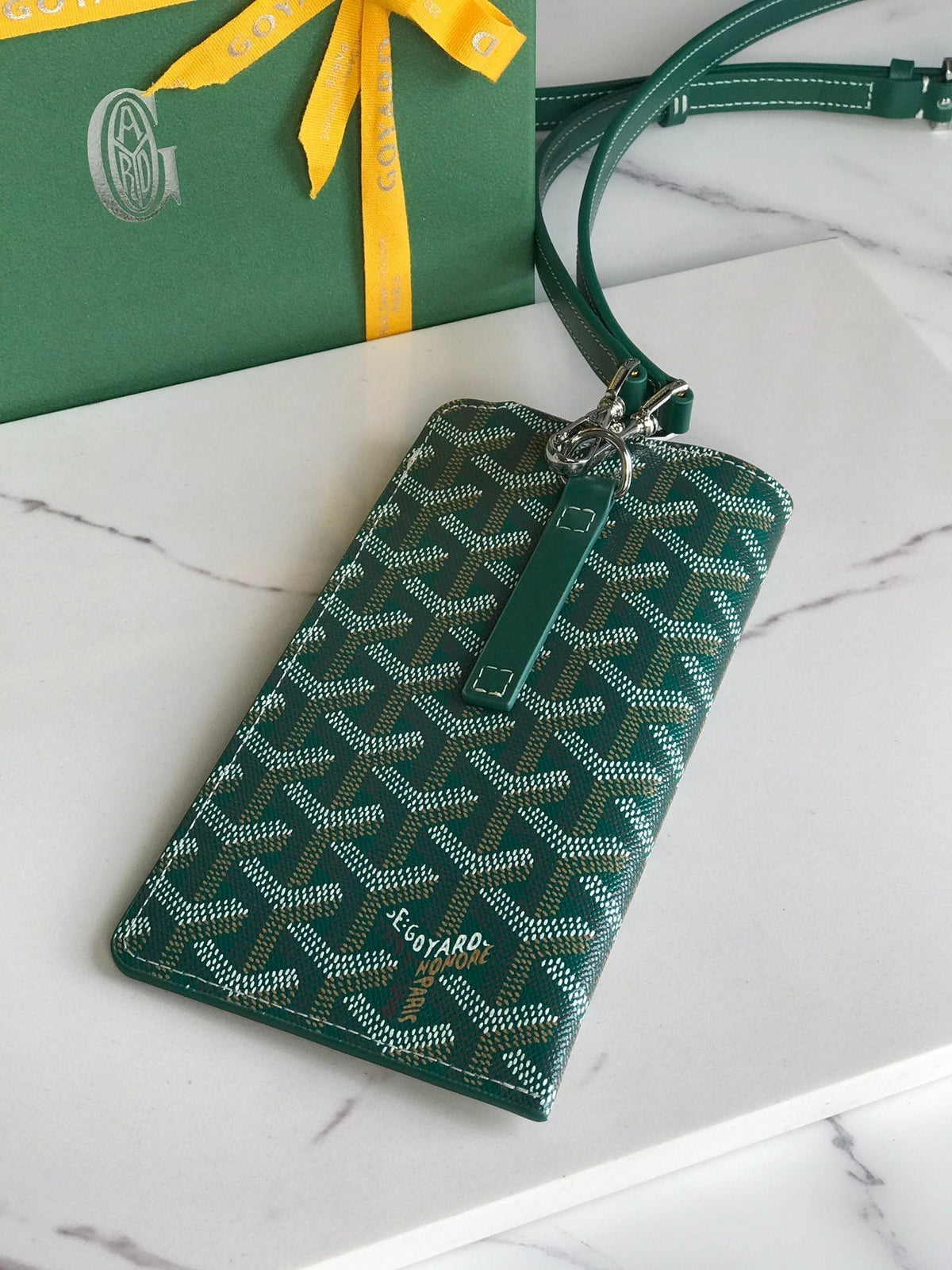 MONTMARTRE GM CASE 18 IN GREEN GOYARDINE CANVAS