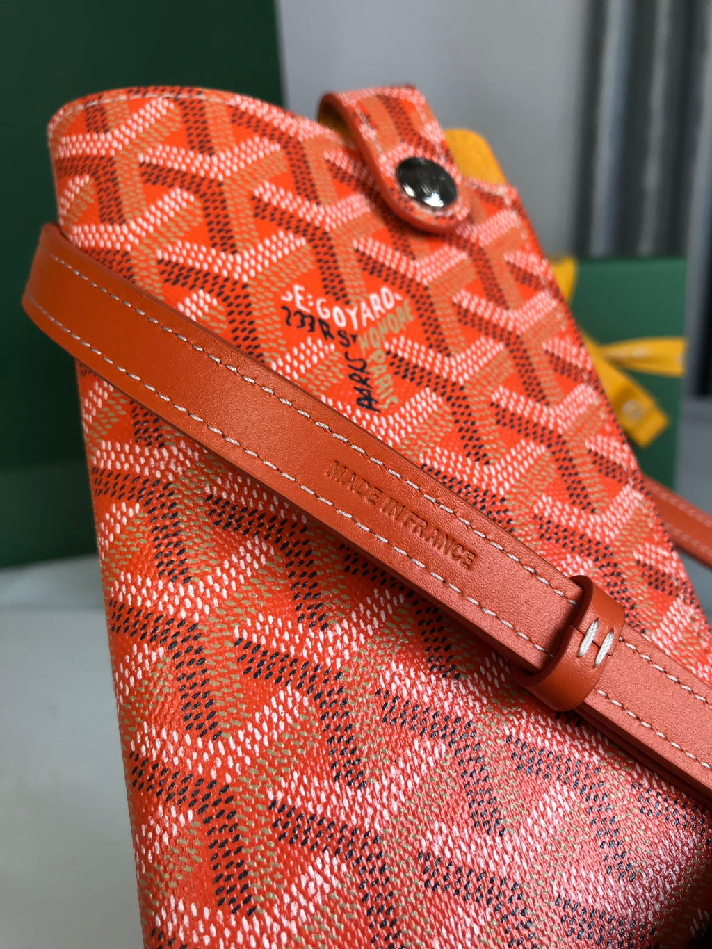 MONTMARTRE GM CASE 18 IN ORANGE GOYARDINE CANVAS