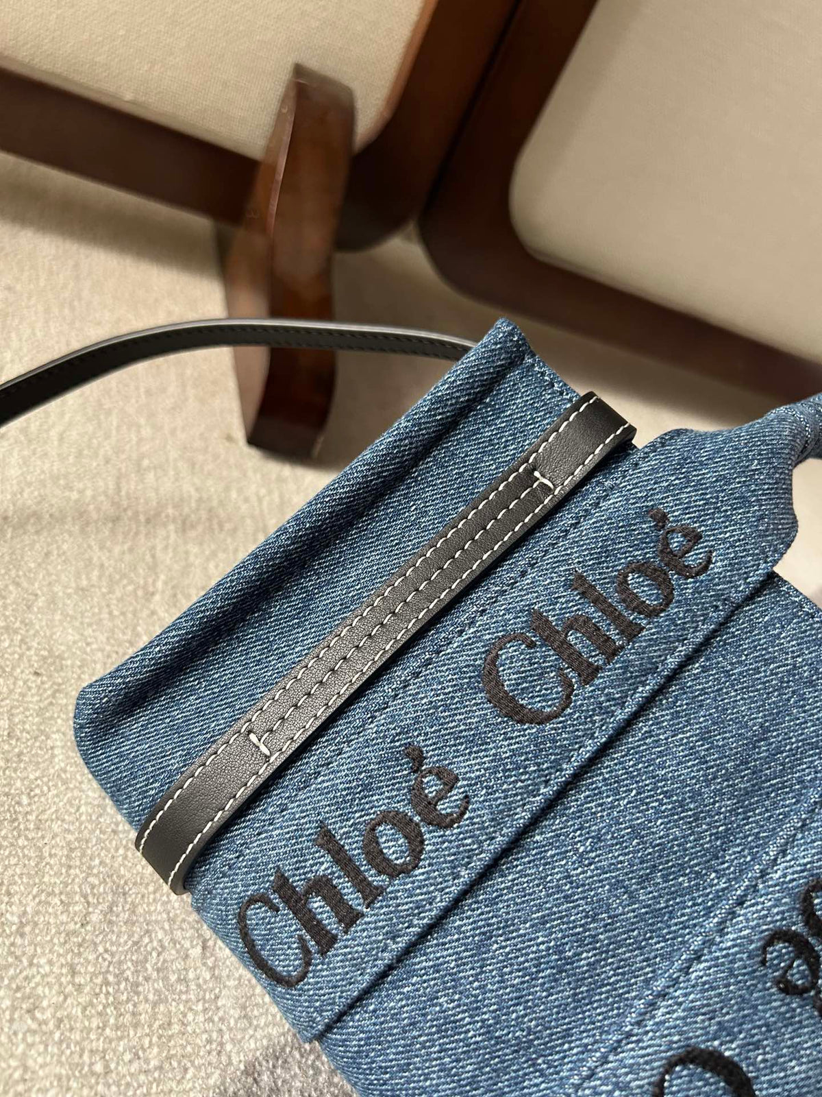 MINI WOODY TOTE BAG 20 IN BLUE DENIM BLACK CALFSKIN