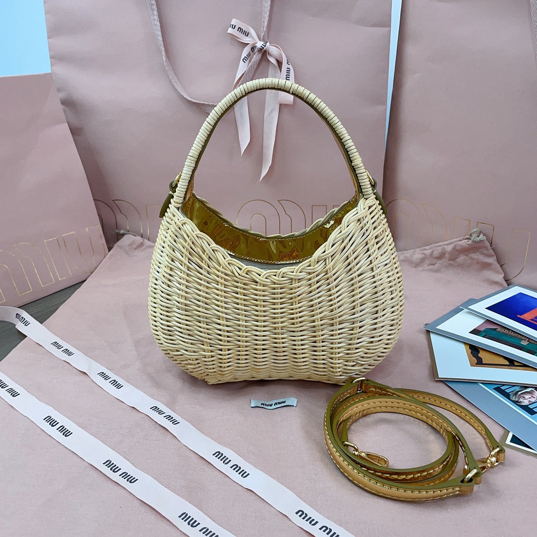 WANDER WICKER BAG 20 IN TAN RATTAN