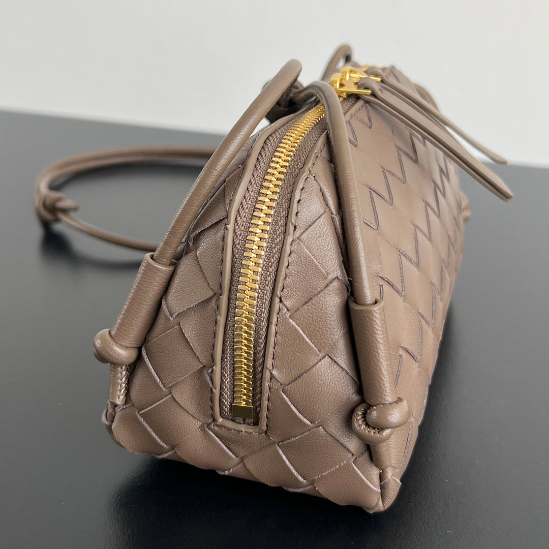 CONCERT POUCH 18 IN MEDIUM BROWN LAMBSKIN