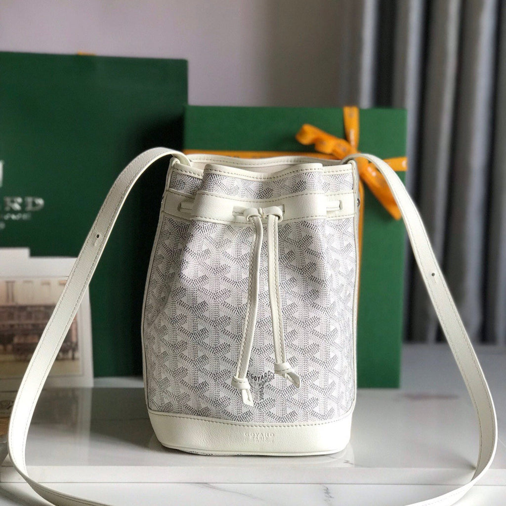 PETIT FLOT BUCKET BAG 22 IN WHITE GOYARDINE CANVAS AND LAMBSKIN TRIM