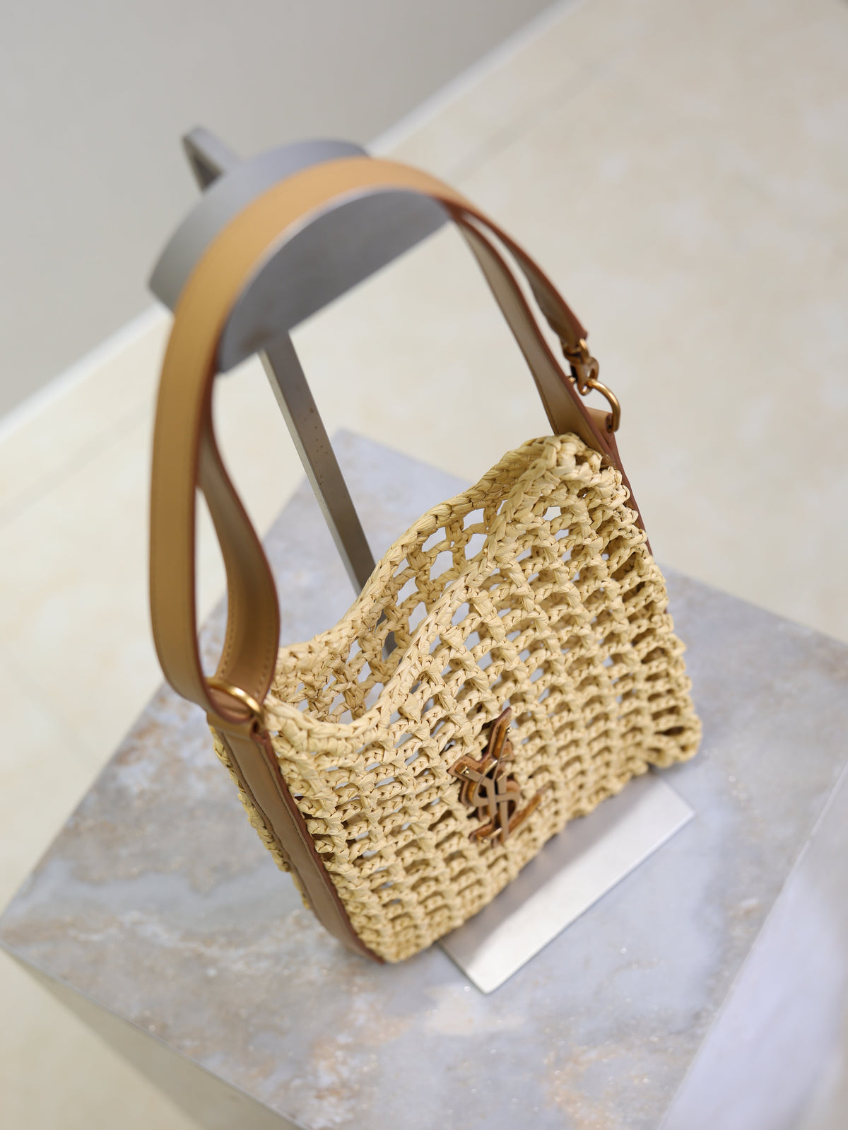 OXALIS 25  IN RAFFIA CROCHET AND LEATHER VINTAGE BROWN