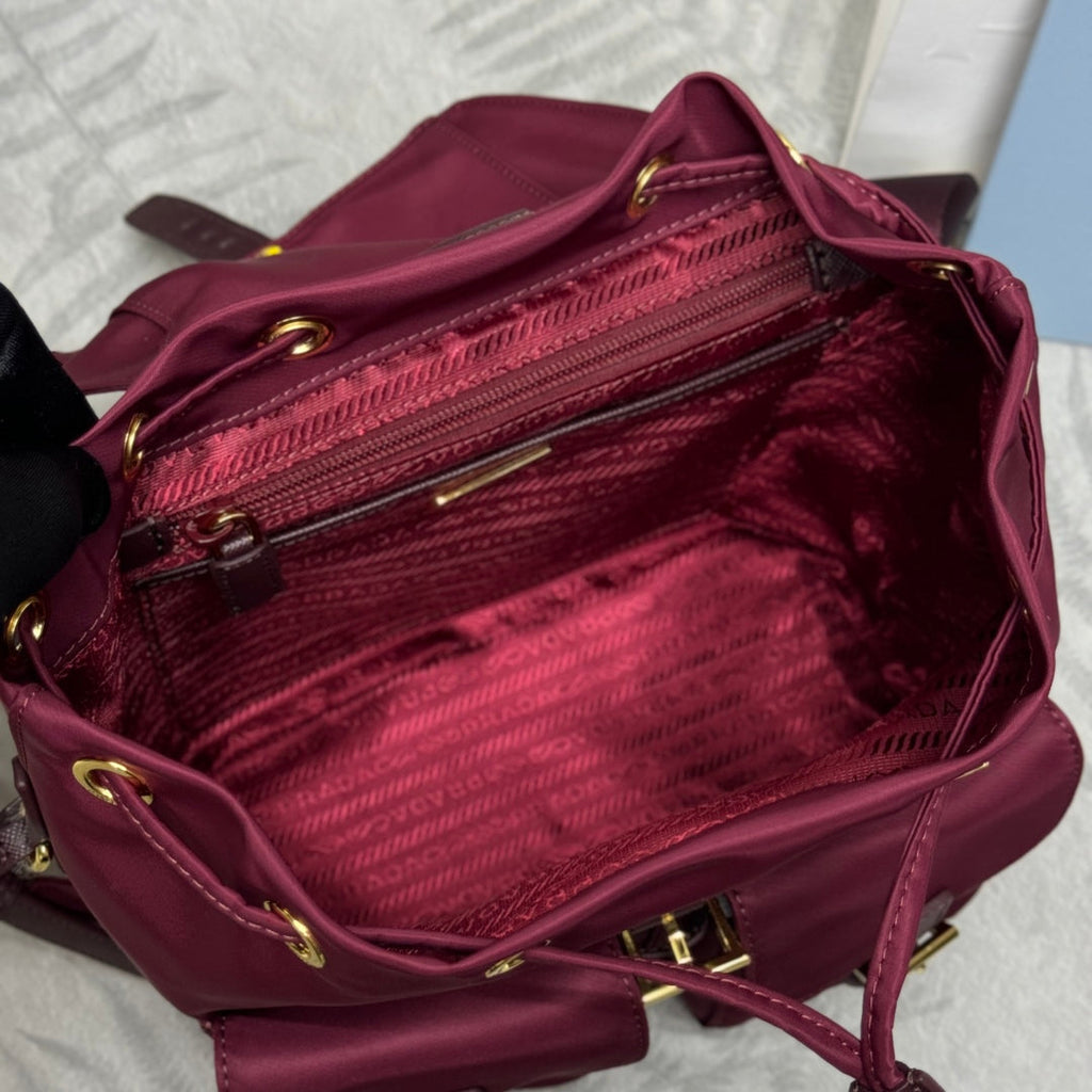 PRADA 25S RE-EDITION 1978 SMALL BACKPACK 28 IN BURGUNDY RE-NYLON