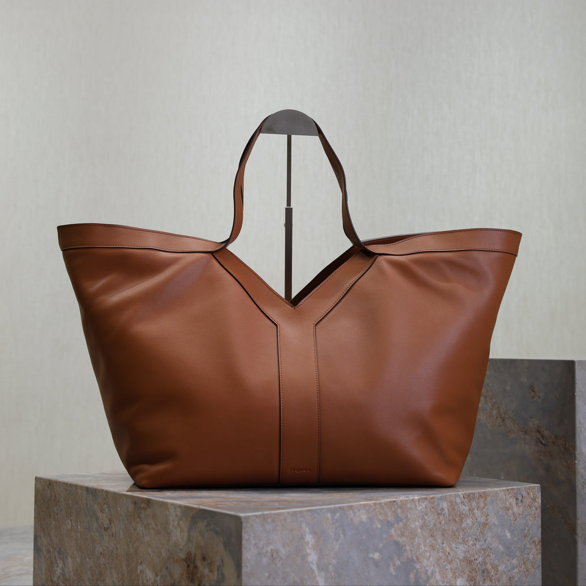 YSL 25S Y TOTE 50 IN CARAMEL CALFSKIN GOLD HARDWARE