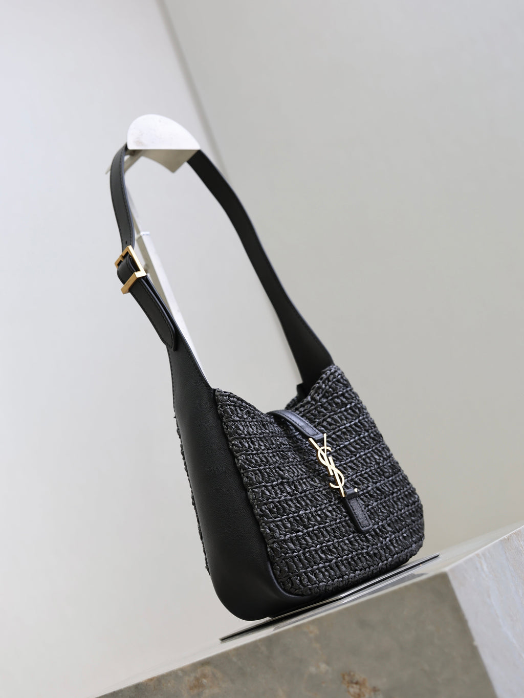 YSL 25S LE 5 À 7 SUPPLE SMALL 16 IN BLACK RAFFIA AND LEATHER GOLD HARDWARE