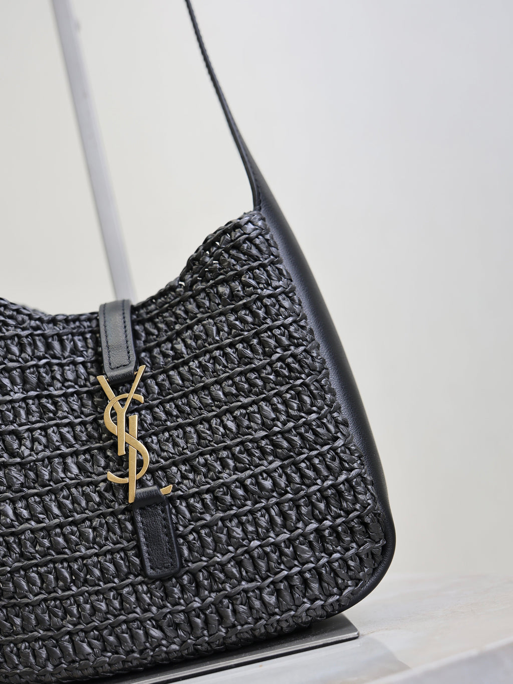 YSL 25S LE 5 À 7 SUPPLE SMALL 16 IN BLACK RAFFIA AND LEATHER GOLD HARDWARE