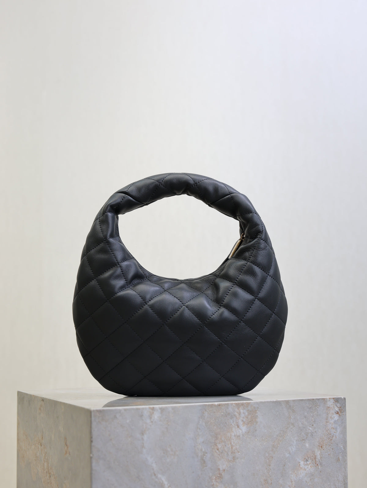 YSL 25S ICARINO 17 IN BLACK QUILTED CALFSKIN GOLD HARDWRE