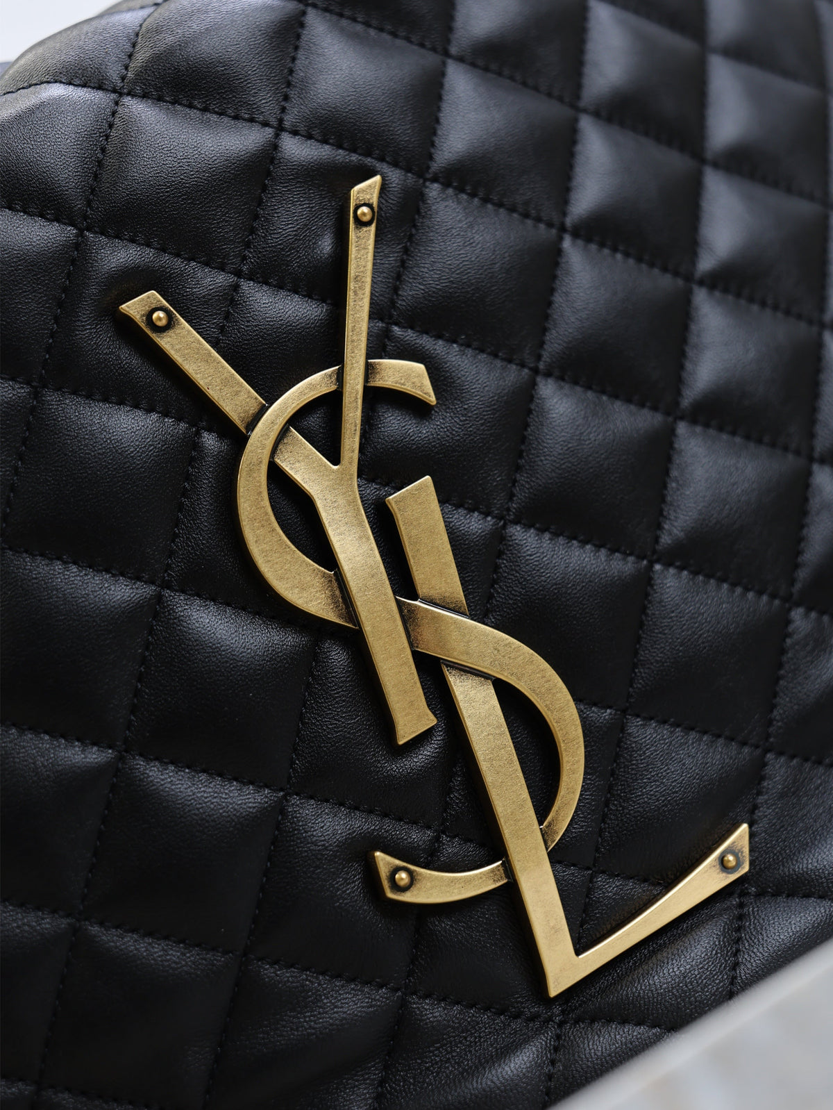 YSL 25S ICARE HOBO 44 IN BLACK QUILTED CALFSKIN GOLD HARDWRE