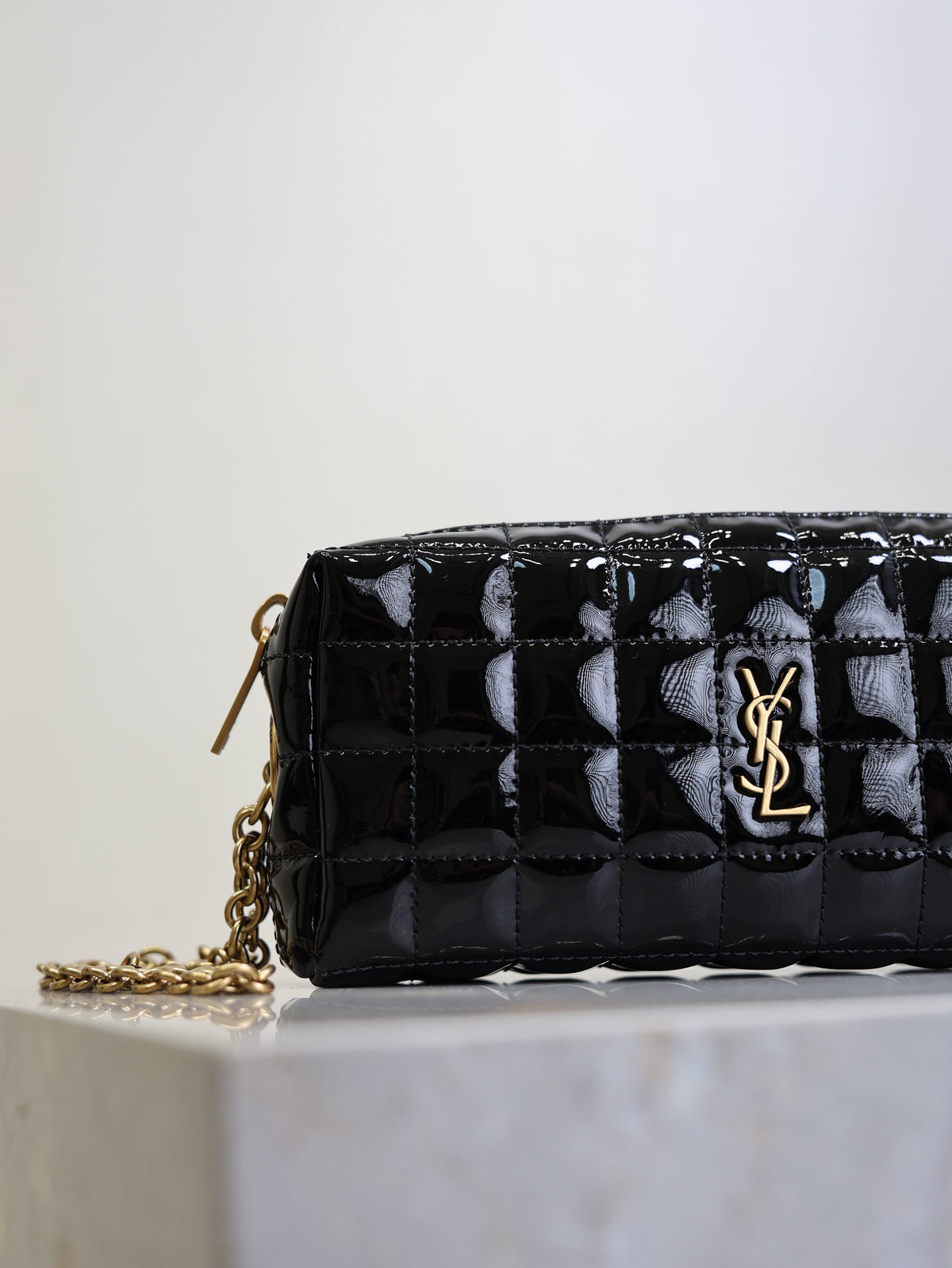 YSL 25S CASSANDRE MATELASSÉ CARRÉ POUCH ON CHAIN 18 IN BLACK SHINY CALFSKIN