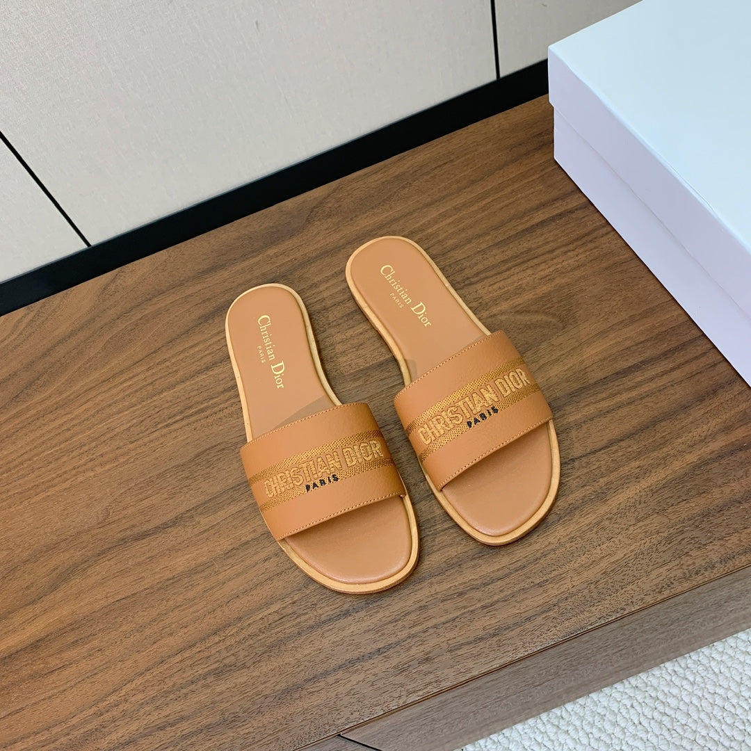 DIOR 25S DWAY SLIDE IN LIGHT BROWN CALFSKIN