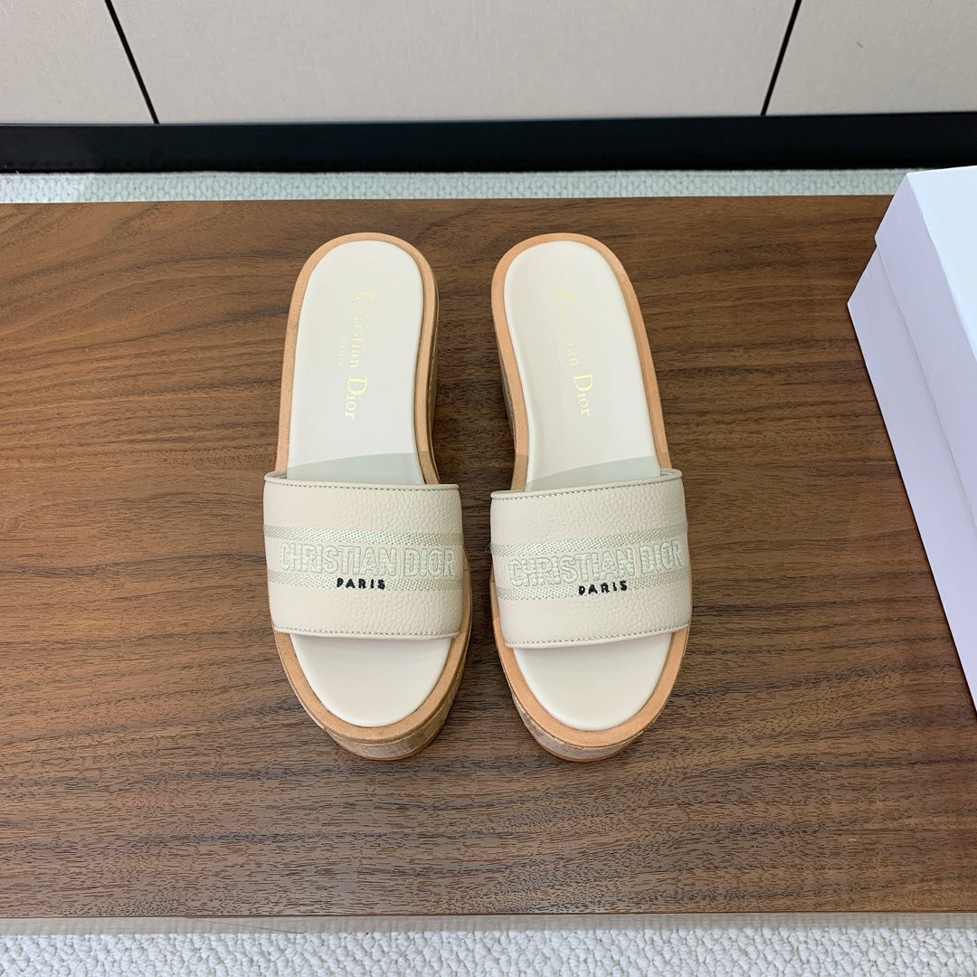 DIOR 25S DWAY WEDGE SLIDE 90 MM IN CREAM WHITE CALFSKIN