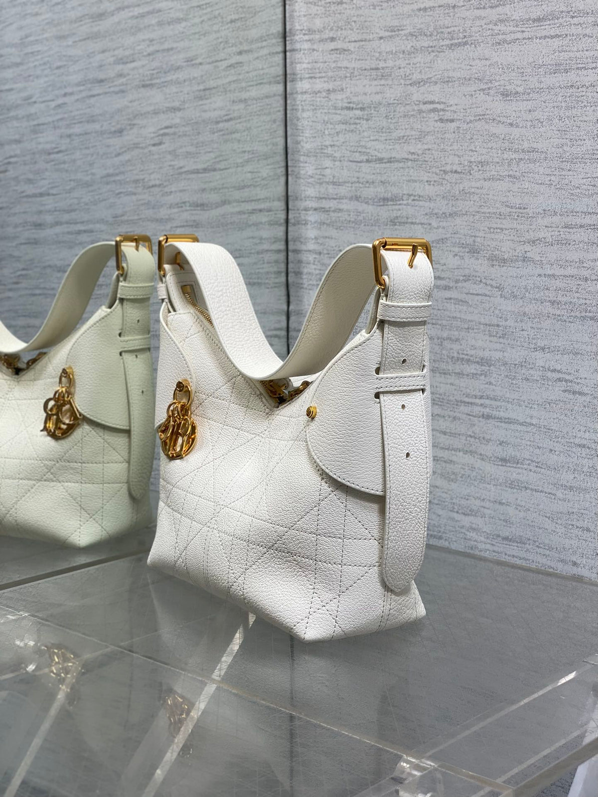 DIOR 25S SMALL VOYAGE BAG 23 IN IVORY FLAT MACROCANNAGE GRAINED CALFSKIN