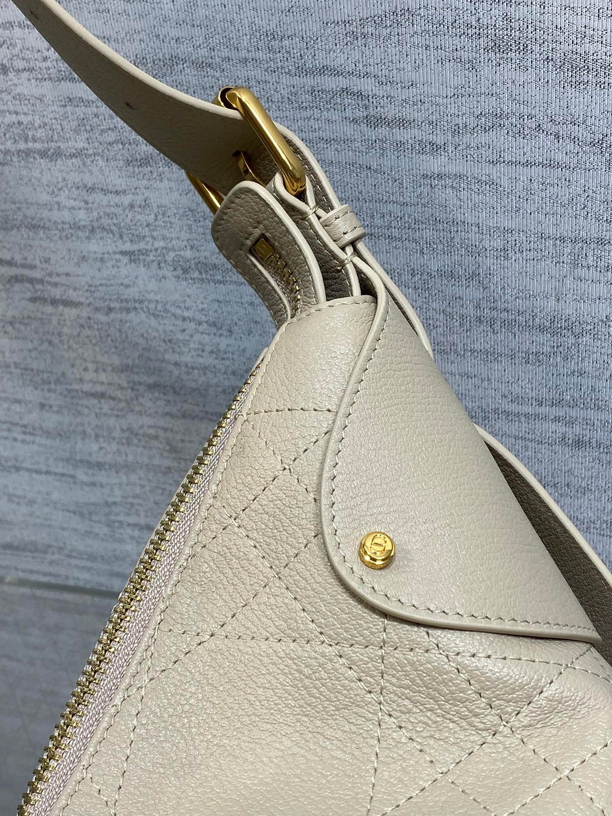 DIOR 25S MEDIUM VOYAGE BAG 28 IN POWDER BEIGE FLAT MACROCANNAGE GRAINED CALFSKIN