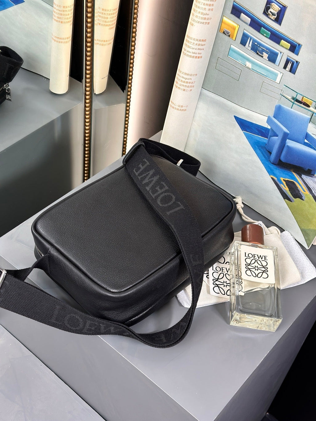 MEDIUM 23 PEBBLE MESSENGER BAG IN BLACK SUPPLE GRAINED CALFSKIN