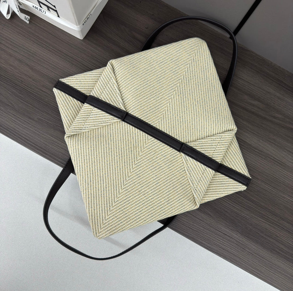 LOE 31 FUZZLE FOLD IN WHITE CANVAS