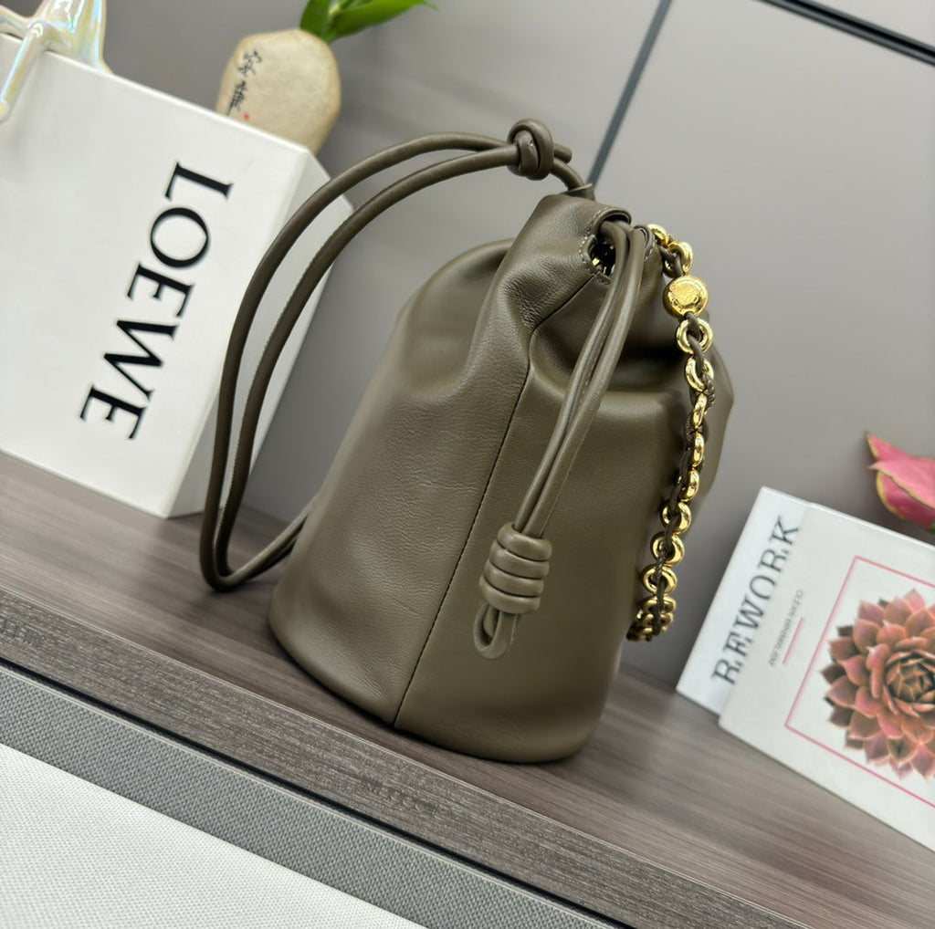 LOE 32 FLAMENCO PURSE BUCKET IN ARMY GREEN LAMBSKIN