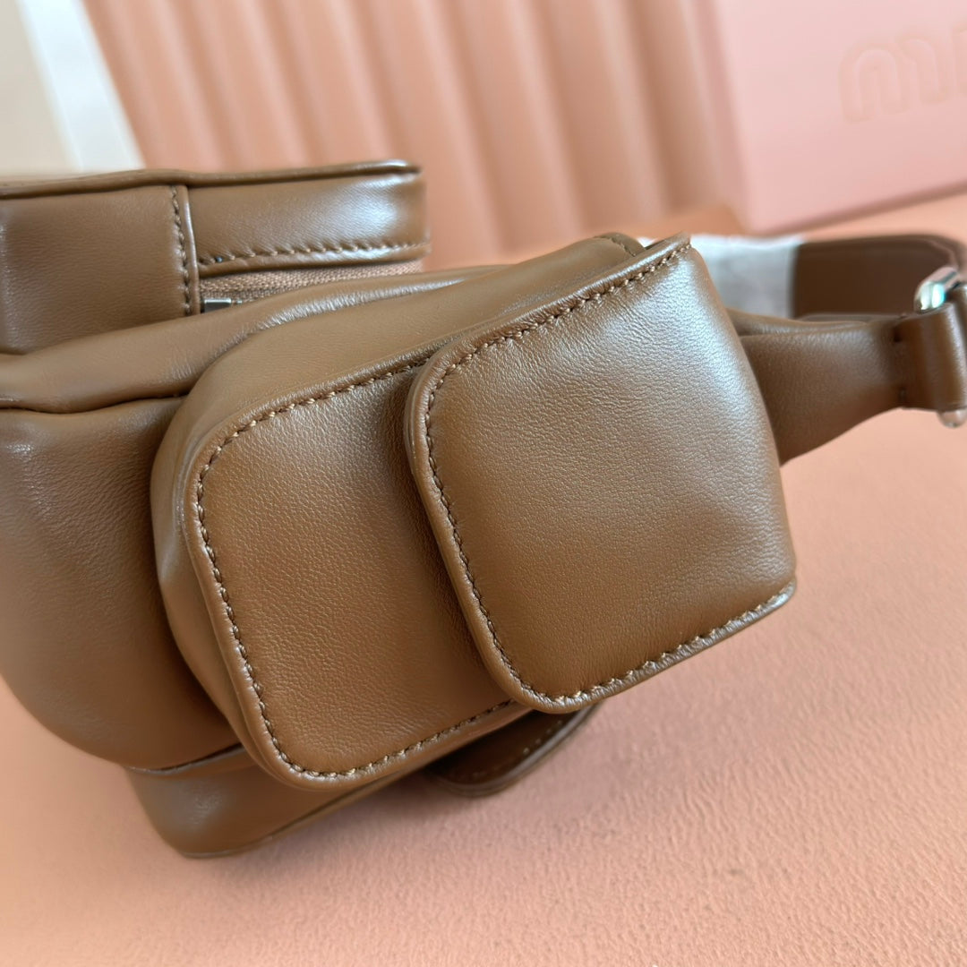 POCKET HANDBAG 21 IN OAK BROWN CALFSKIN