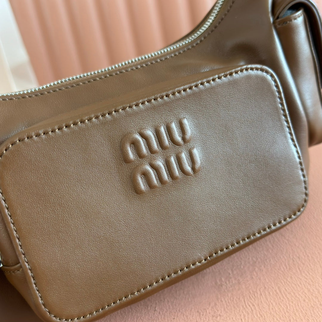 POCKET HANDBAG 21 IN OAK BROWN CALFSKIN