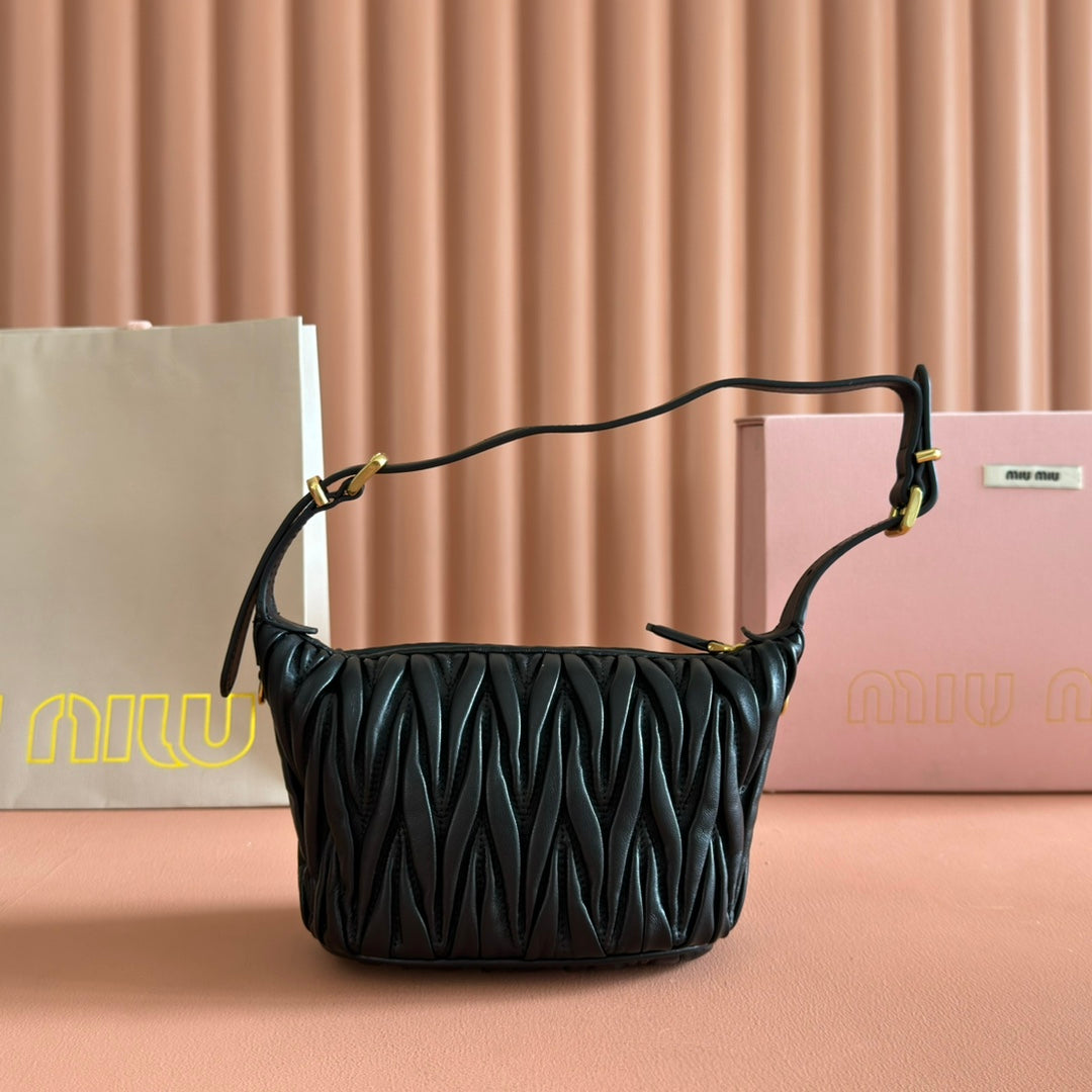MIUMIU 26S POUCH BAG 15 IN BLACK CALFSKIN GOLD HARDWARE