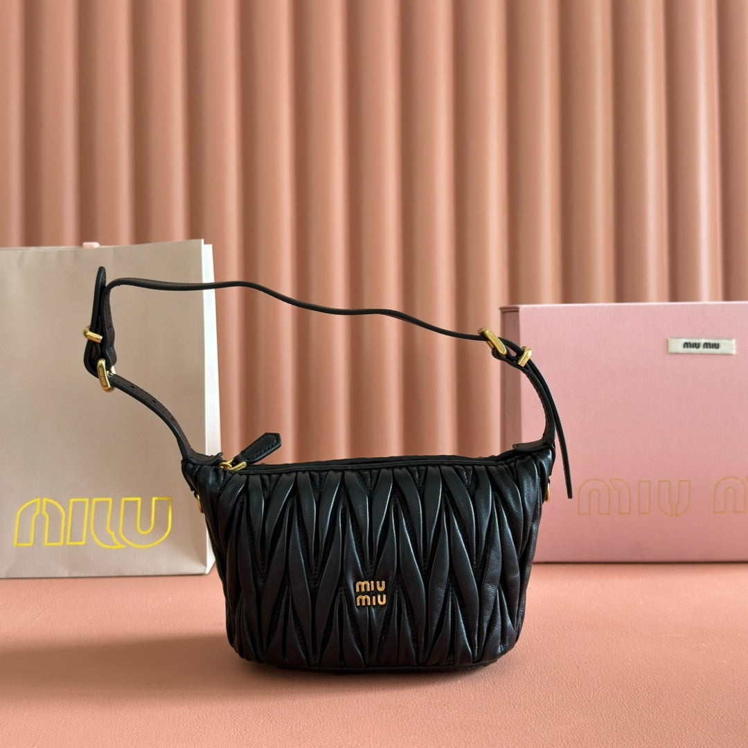 MIUMIU 26S POUCH BAG 15 IN BLACK CALFSKIN GOLD HARDWARE