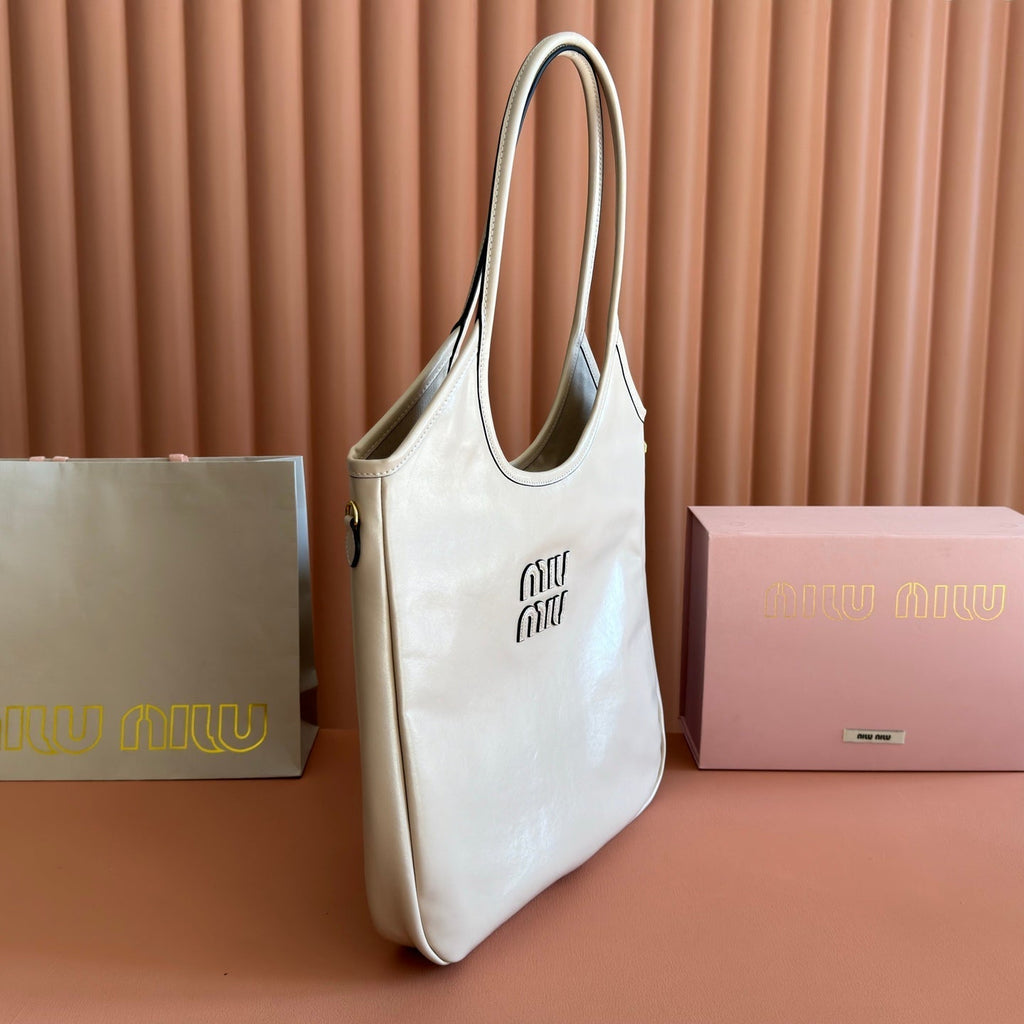MIUMIU 26S IVY 40 TOTE IN BEIGE PATENT CALFSKIN