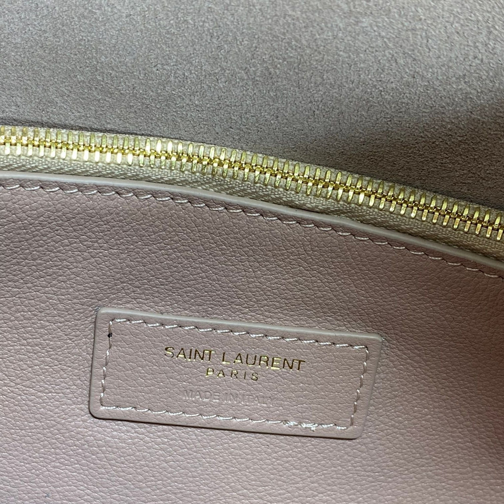 LE 5 À 7 SMALL SUPPLE 22 IN BABBY PINK CALFSKIN GOLD BUCKLE