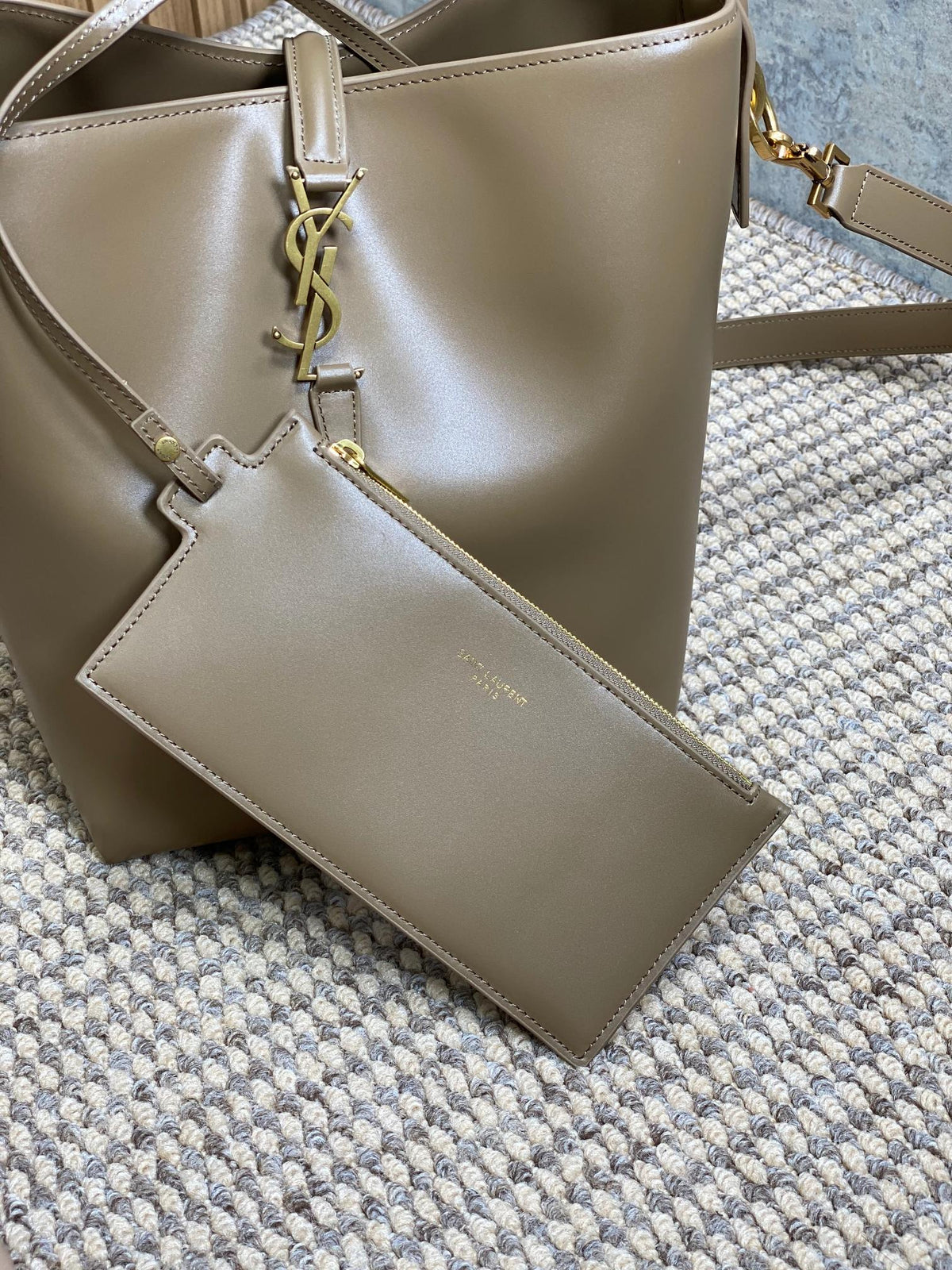 LE 37 MEDIUM BUCKET BAG 25 IN CEDAR BROWN CALFSKIN GOLD HARDWARE