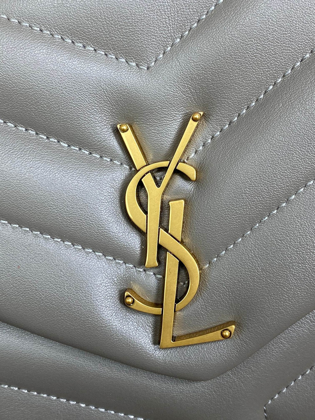 LOULOU SMALL 25 SHOULDER BAG IN DARK GREEN LAMBSKIN GOLD HARDWARE