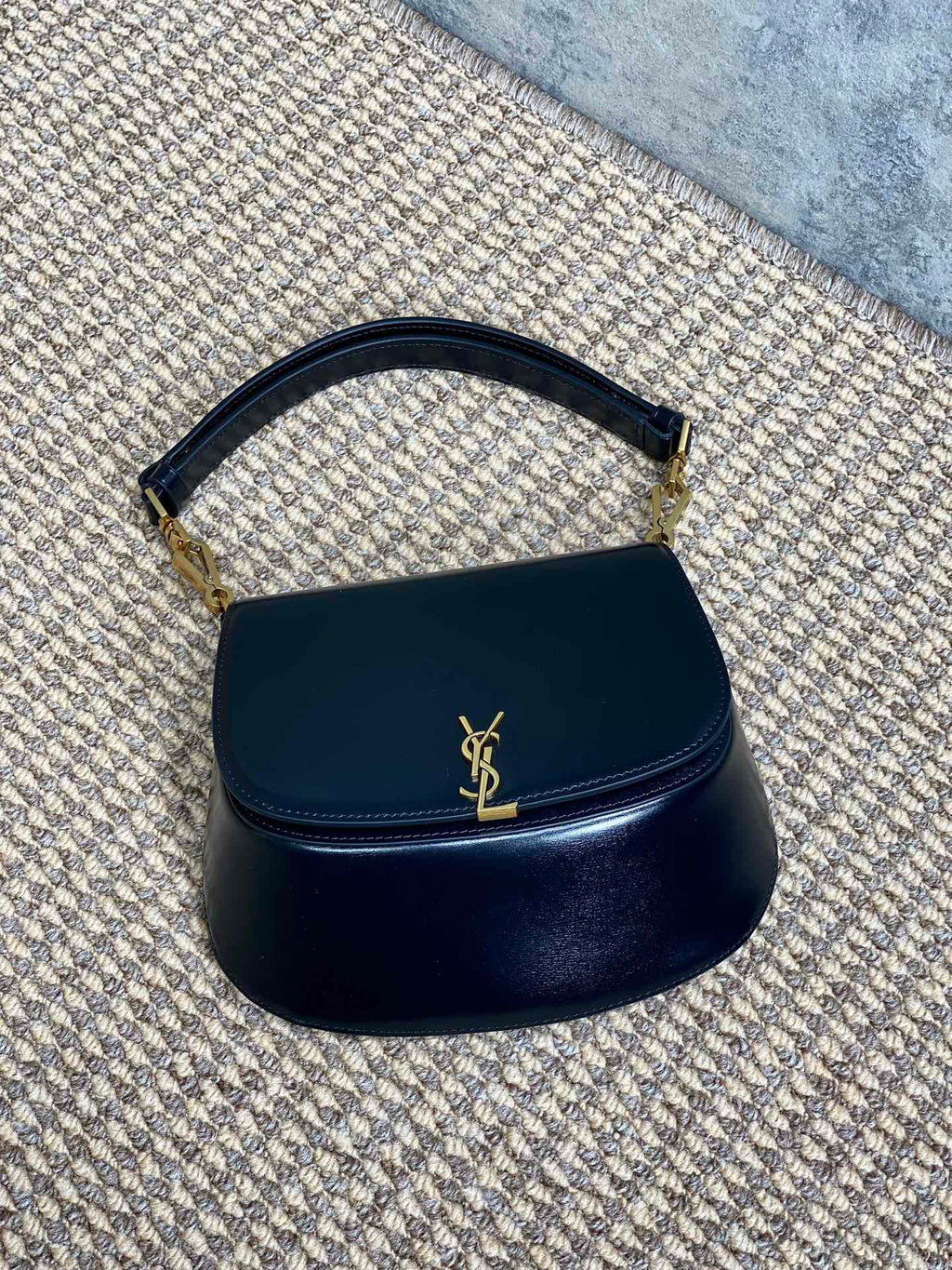 VOLTAIRE TOP HANDLE IN BOX 21 IN BLACK CALFSKIN GOLD HARDWARE