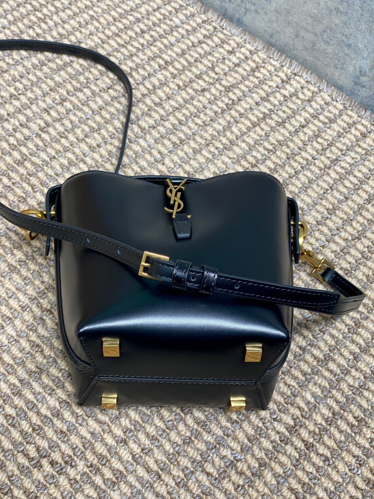 LE 37 MINI BUCKET BAG 15 IN BLACK CALFSKIN GOLD HARDWARE