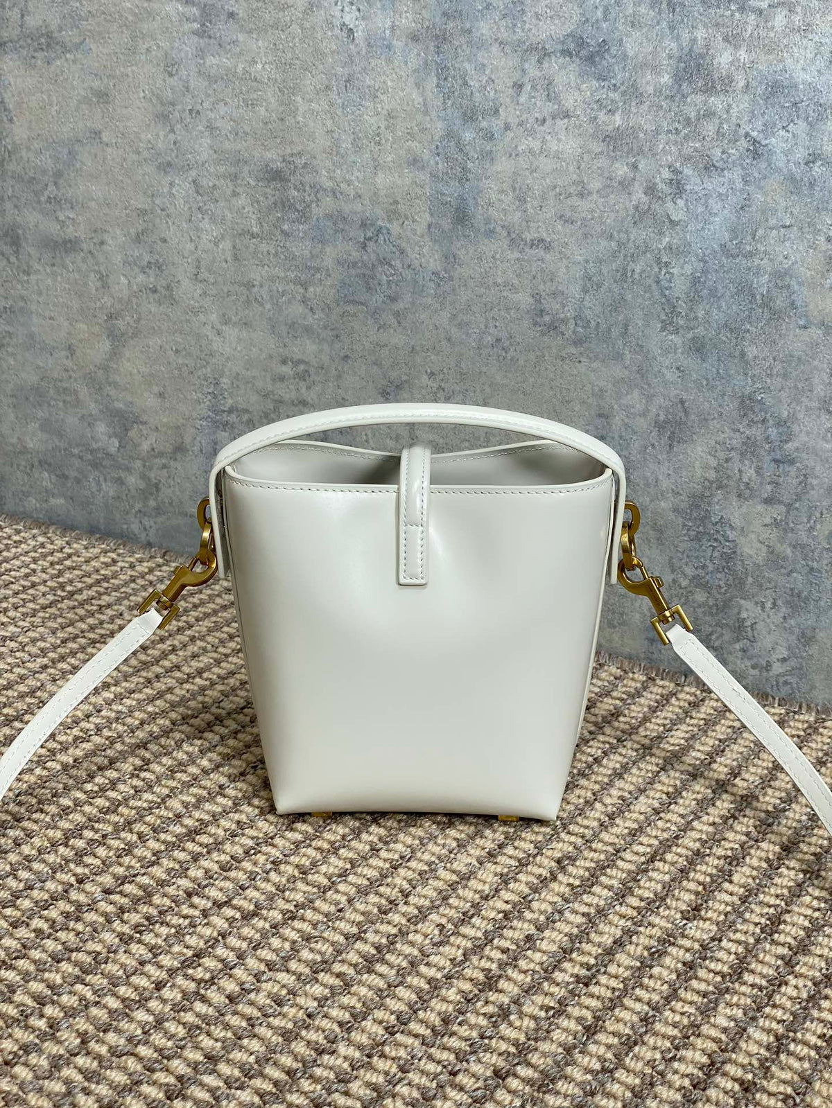 LE 37 MINI BUCKET BAG 15 IN WHITE CALFSKIN GOLD HARDWARE