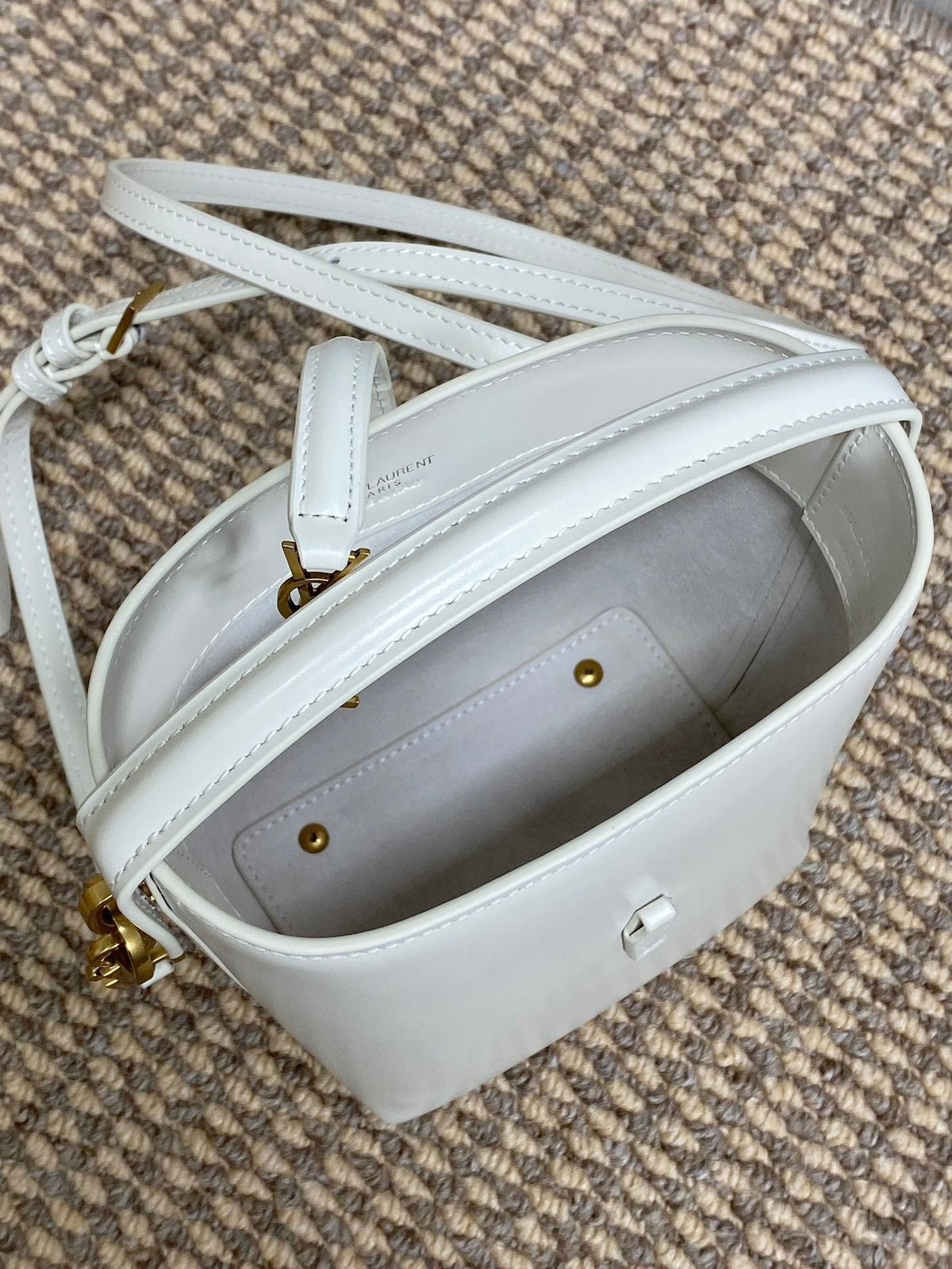 LE 37 MINI BUCKET BAG 15 IN WHITE CALFSKIN GOLD HARDWARE