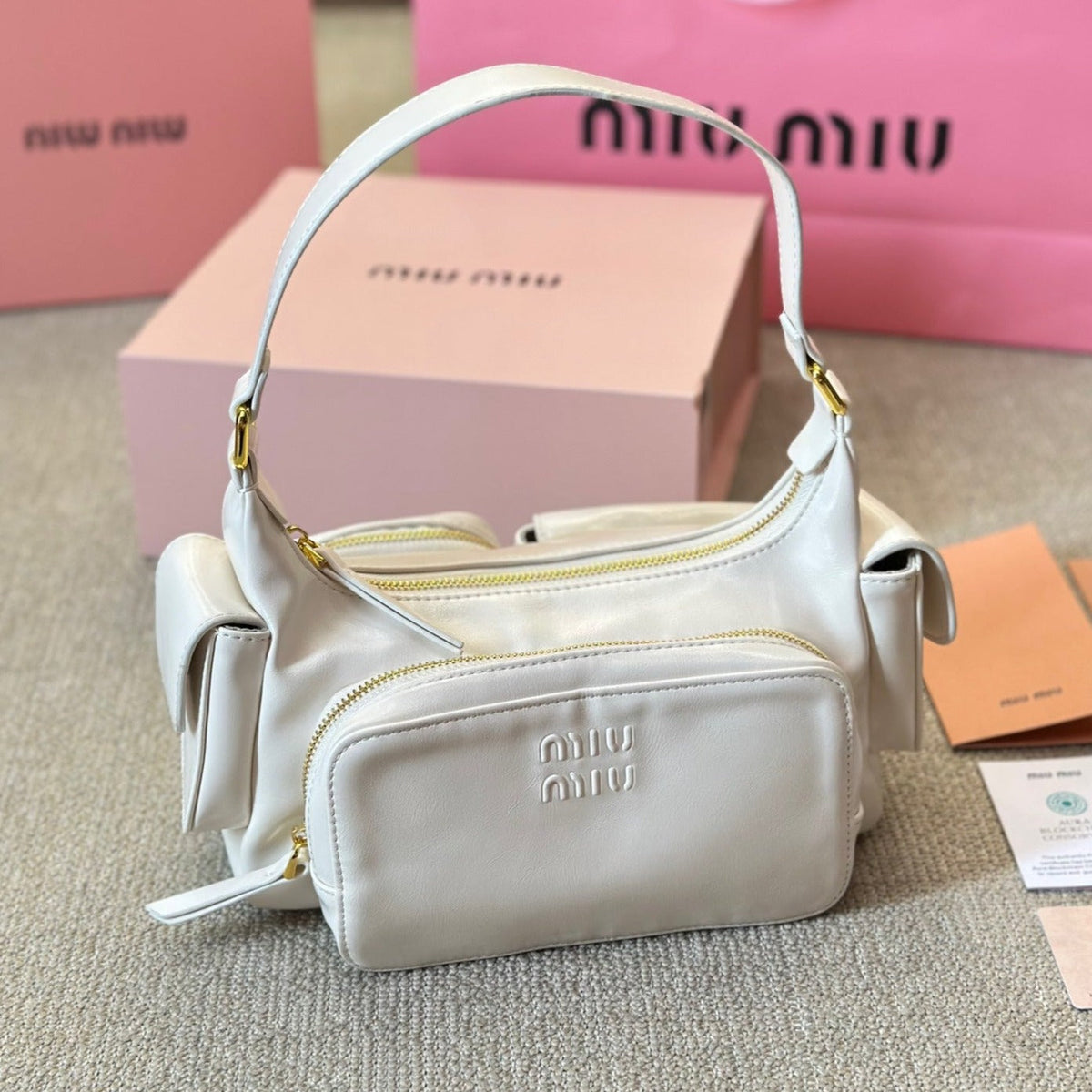 PUCKET BAG IN WHITE CALFSKIN