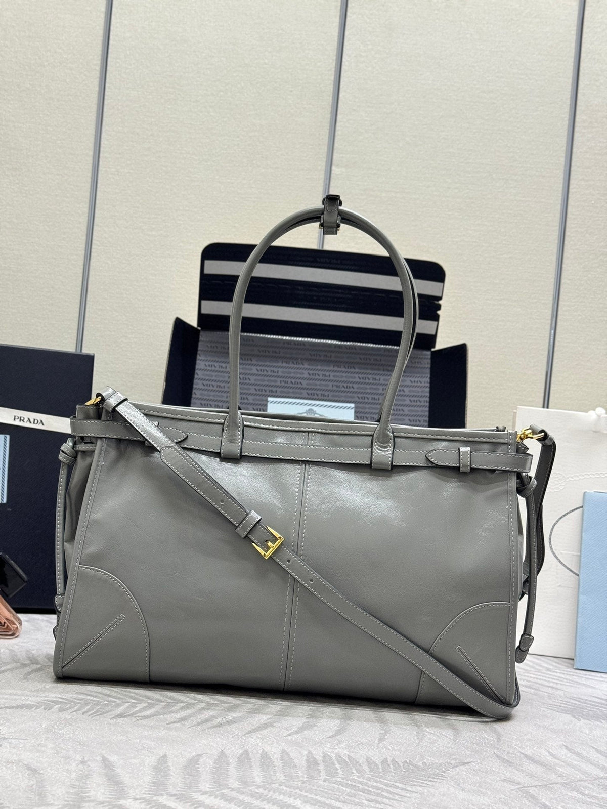 PRADA 25S BONNIE LARGE HANDBAG 38 IN GRAY GLOSSY CALFSKIN GOLD HARDWARE