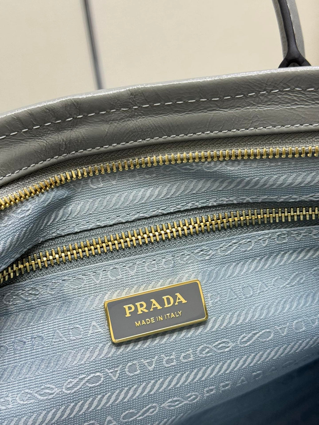 PRADA 25S BONNIE LARGE HANDBAG 38 IN GRAY GLOSSY CALFSKIN GOLD HARDWARE