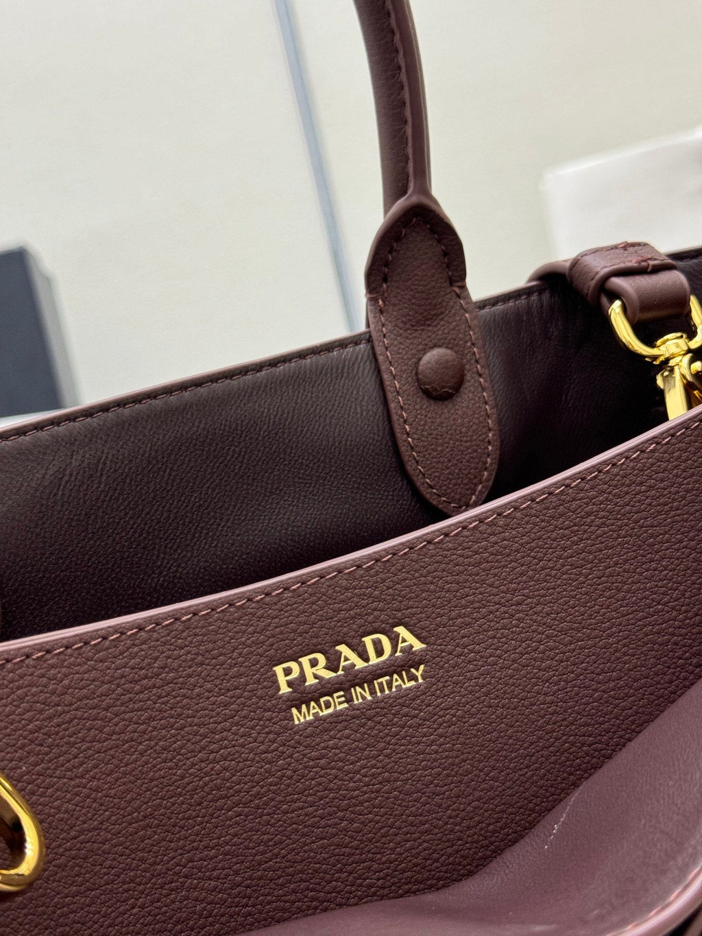 PRADA 25S BUCKLE SMALL HANDBAG 32 IN RICH BROWN CALFSKIN GOLD HARDWRE