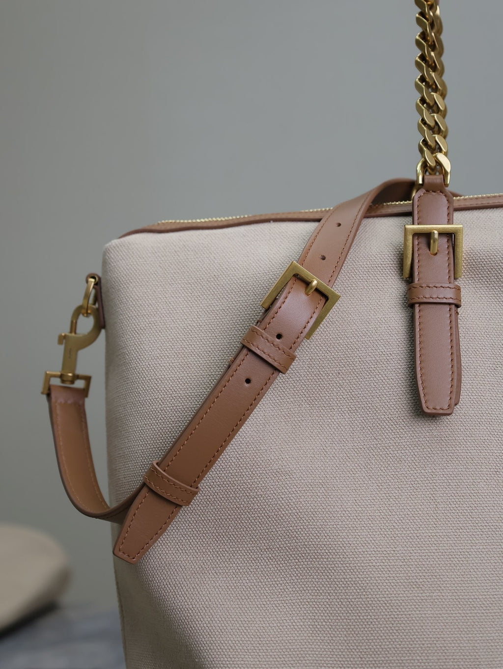 TRAVEL BAG 48 IN WHITE CANVAS AND BROWN LEATHER TRIM GOLD HARDWARE