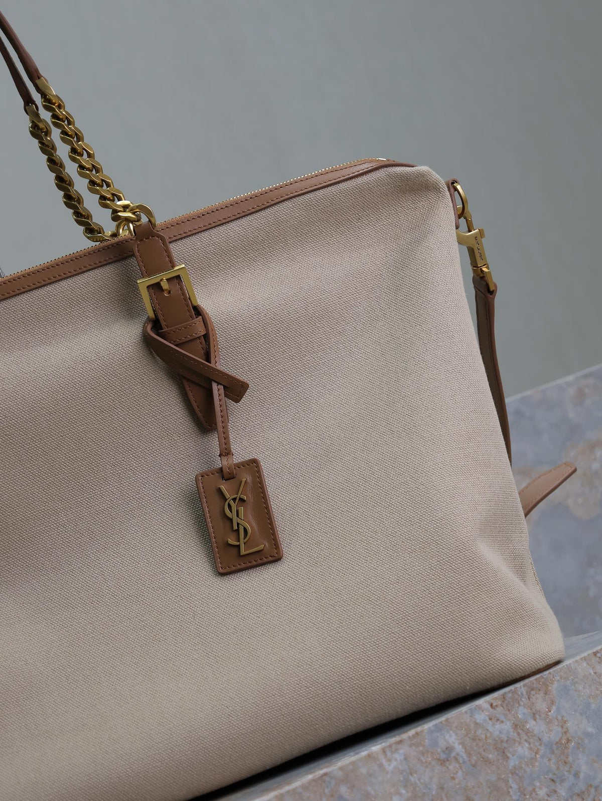 TRAVEL BAG 48 IN WHITE CANVAS AND BROWN LEATHER TRIM GOLD HARDWARE