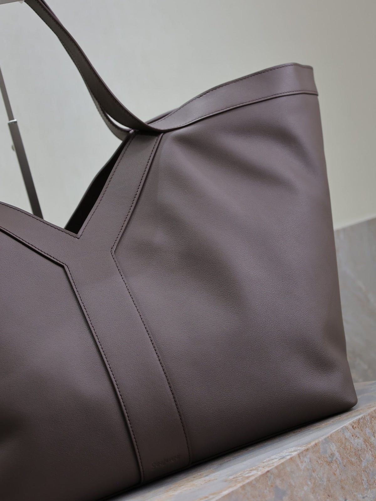 YSL 25S Y TOTE 50 IN PURPLE BROWN CALFSKIN GOLD HARDWARE