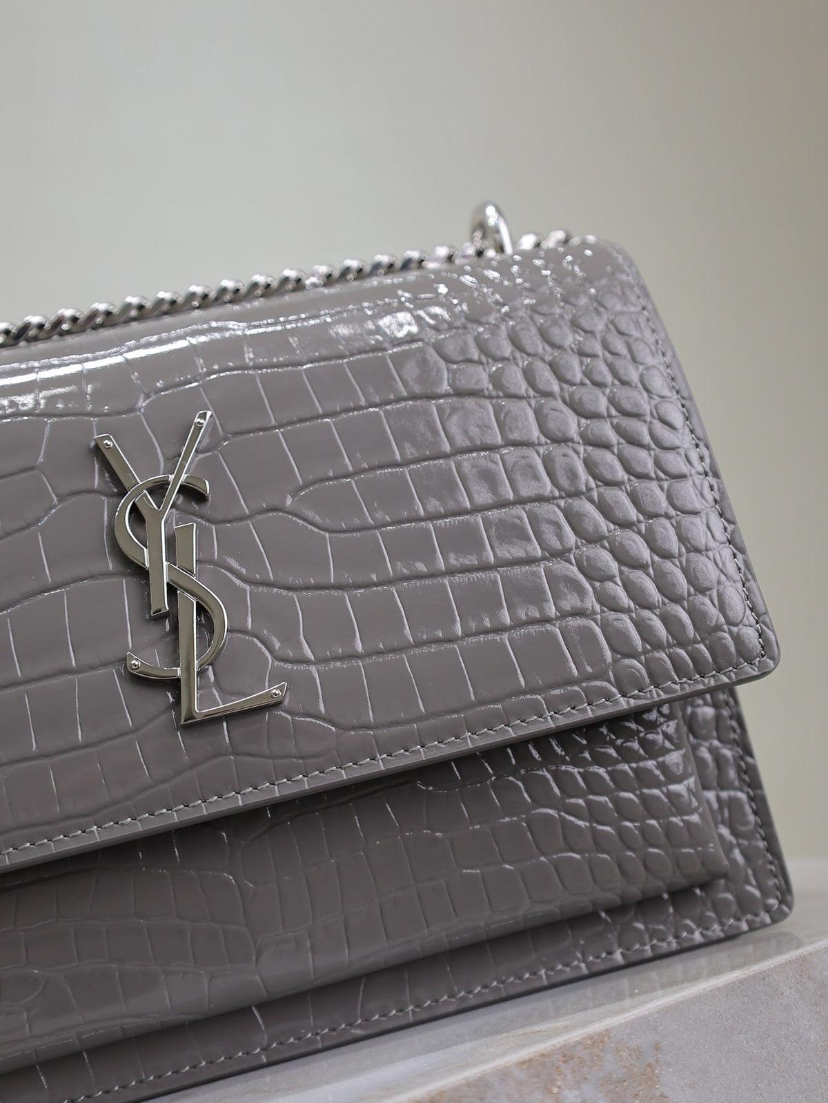YSL 25S SUNSET MEDIUM 22 IN DARK GRAY CROCODILE-EMBOSSED SHINY CALFSKIN SILVER HARDWRE
