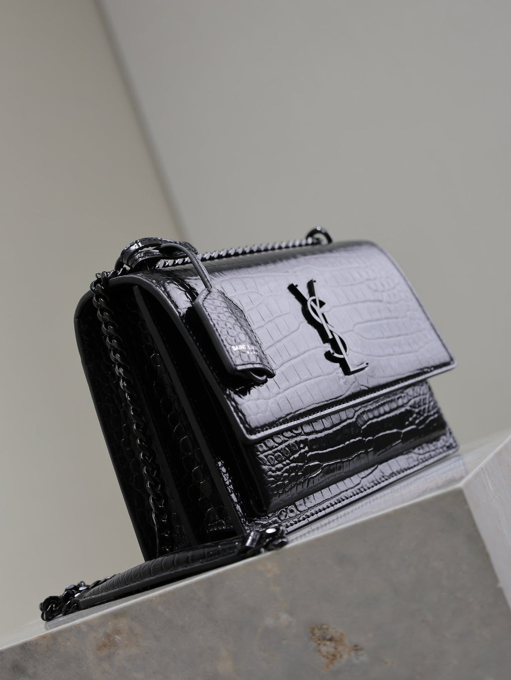 YSL 25S SUNSET MEDIUM 22 IN BLACK CROCODILE-EMBOSSED SHINY CALFSKIN BLACK HARDWRE