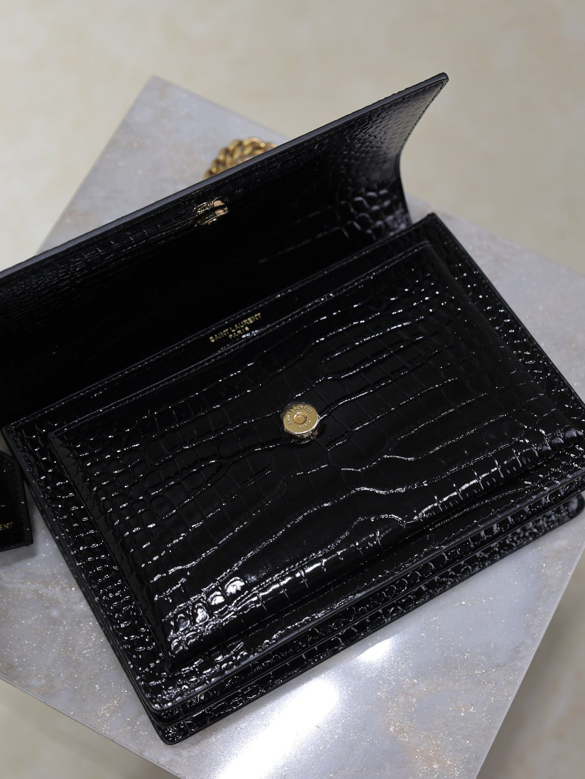 YSL 25S SUNSET MEDIUM 22 IN BLACK CROCODILE-EMBOSSED SHINY CALFSKIN GOLD HARDWRE